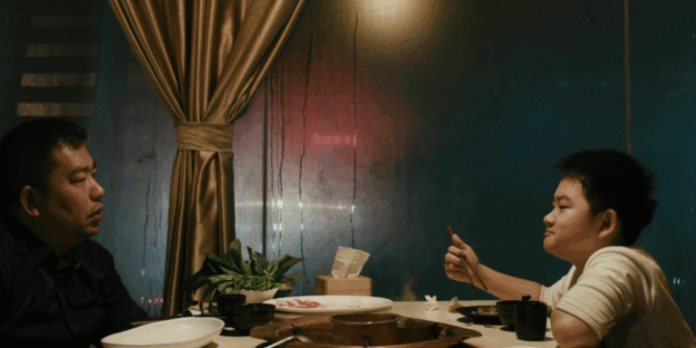 Lire la suite à propos de l’article Le veilleur – JEUDI 13 NOVEMBRE – 20H30 + Rencontre avec Lucie Rego, productrice du film et fondatrice de Hutong Productions – MOIS DU DOC