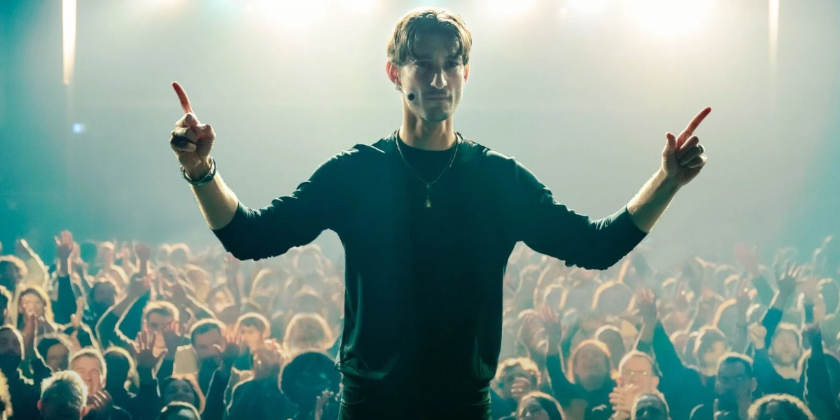 Lire la suite à propos de l’article Gourou – DIMANCHE 8 FEVRIER – 14H30 – Le ciné-club Caméo vous présente ! – 6,20€ – conseillé à partir de 14 ans