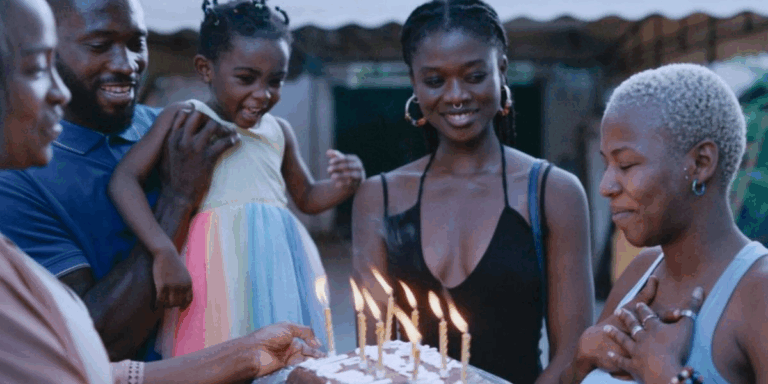 Lire la suite à propos de l’article Promis le ciel – VENDREDI 23 JANVIER – 20H30 – Avant-première – Festival Télérama – 4€ avec le pass Télérama